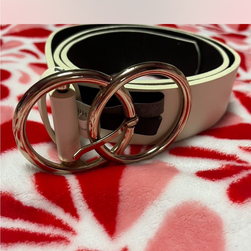Chic White and Gold Belt with Elegant Design